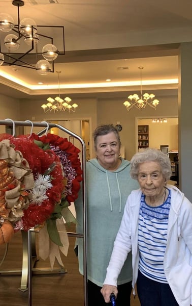Heartis_Suwanee_Resident_posing_with_wreathes-1